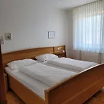 Gaestehaus-zum-see *