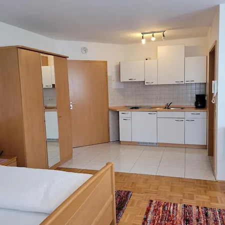 Gaestehaus-zum-see באד בוכאו