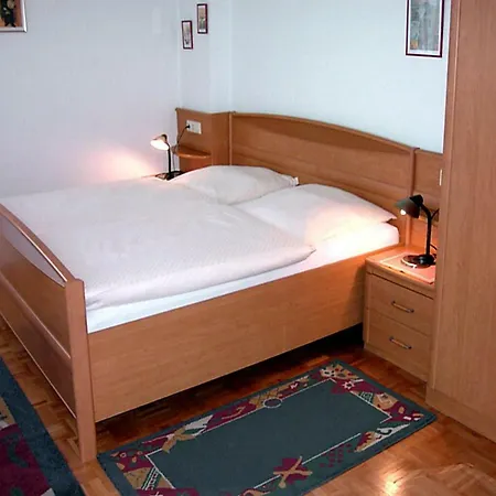 Gaestehaus-zum-see באד בוכאו