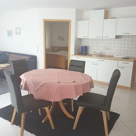 Gaestehaus-zum-see *